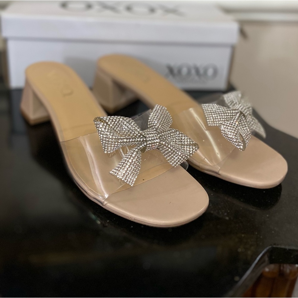 Oxo Tan Sandals with Rhinestone Bow